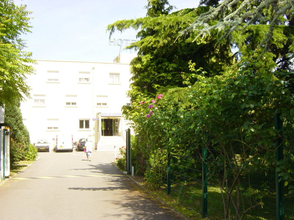Hotel De L'Europe Pierre-Benite Exterior photo
